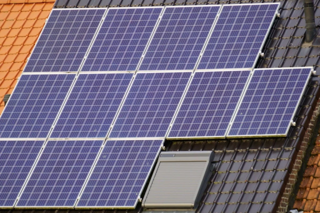 Lithium Batteries for Solar Systems in Pakistan: The Ultimate Buying & Performance Guide